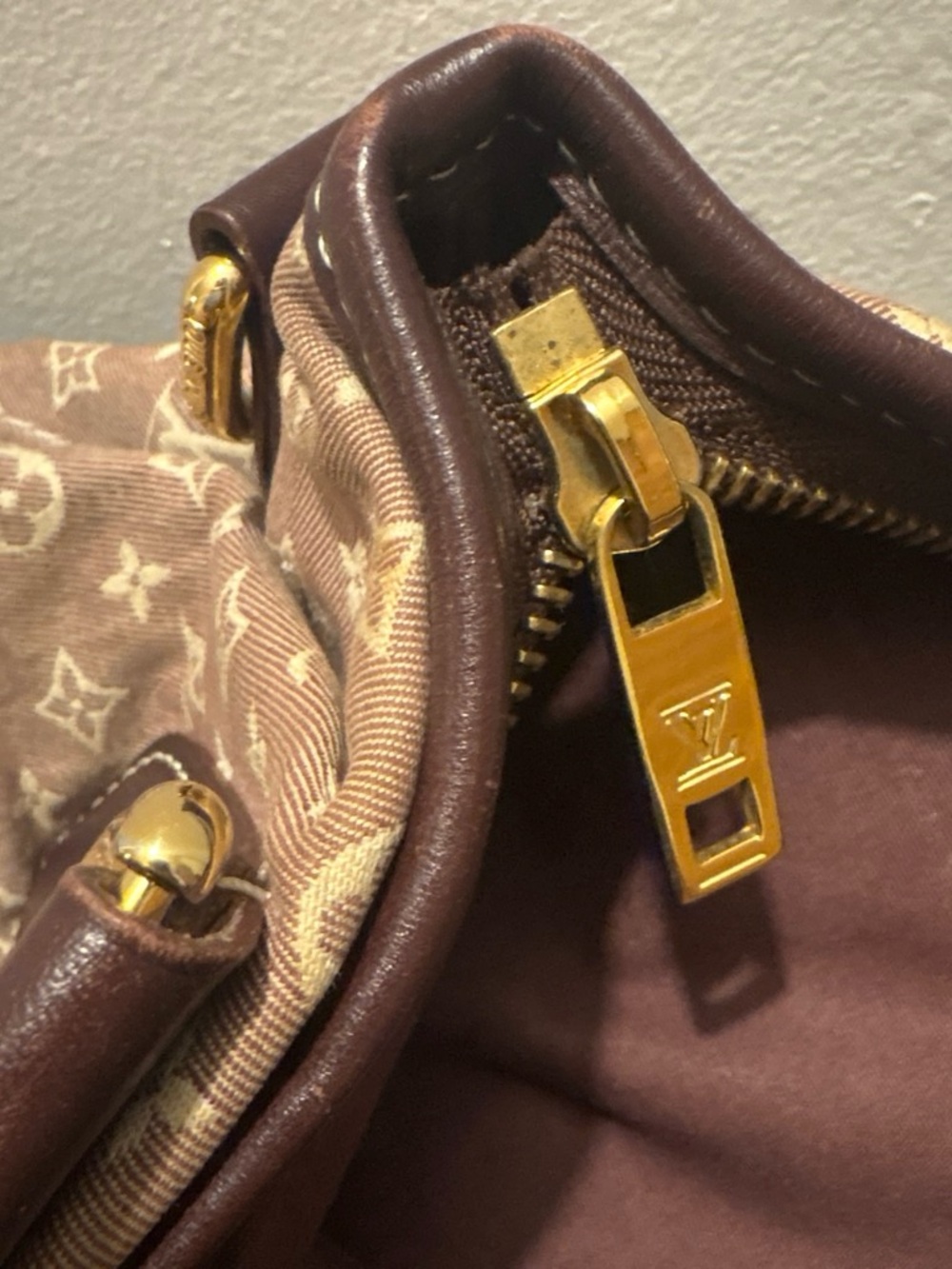 Louis Vuitton Brown Monogram Shoulder Bag with Gold Hardware - Picture 3 of 3